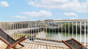 APPARTEMENT avec vue sur la Seine à 10 minutes de Paris et de la Tour Eiffel !